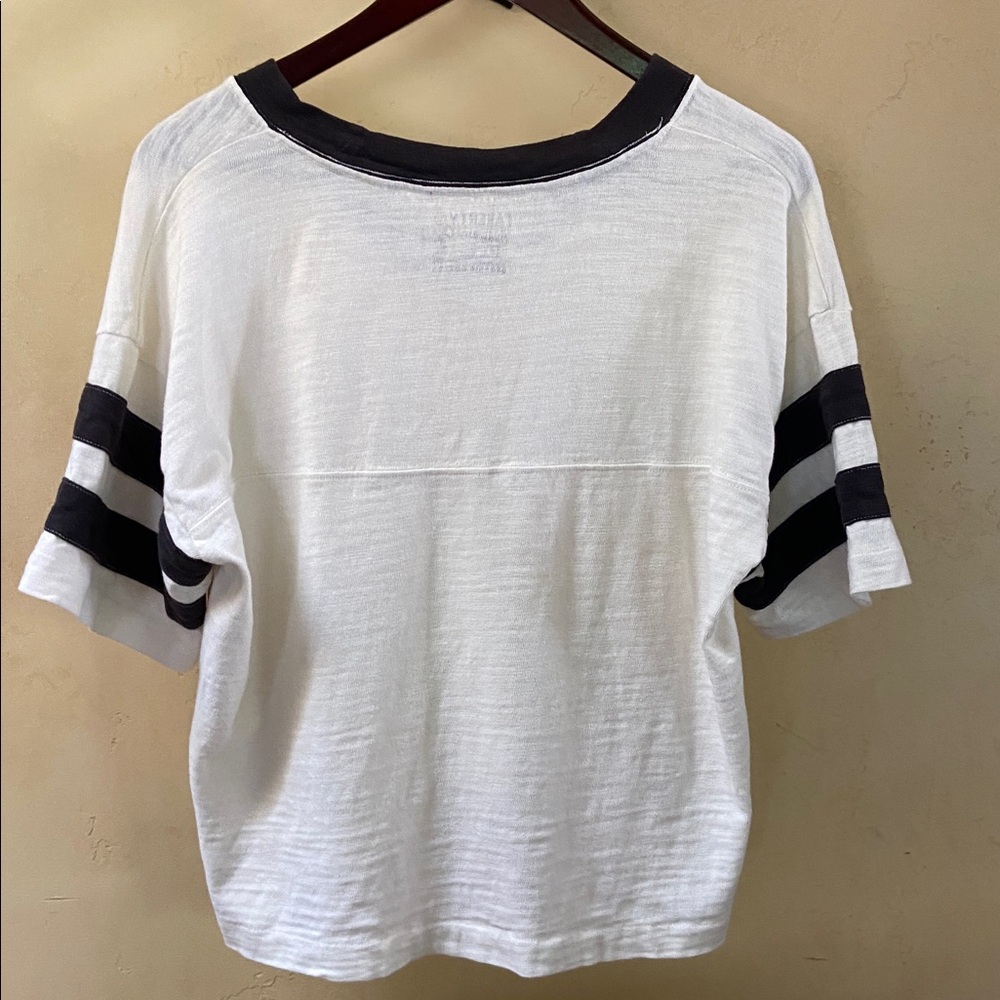 Sz L Faherty Women's White and Black Striped Organic Cotton V-Neck Tee - Picture 7 of 7